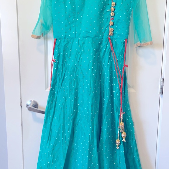 Indian dress - Picture 3 of 3